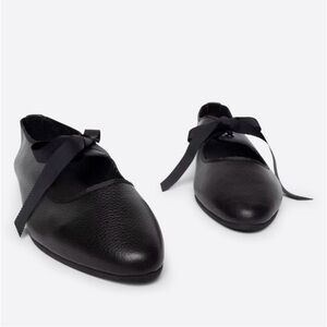 Intentionally Blank Valley Flats, black size 7